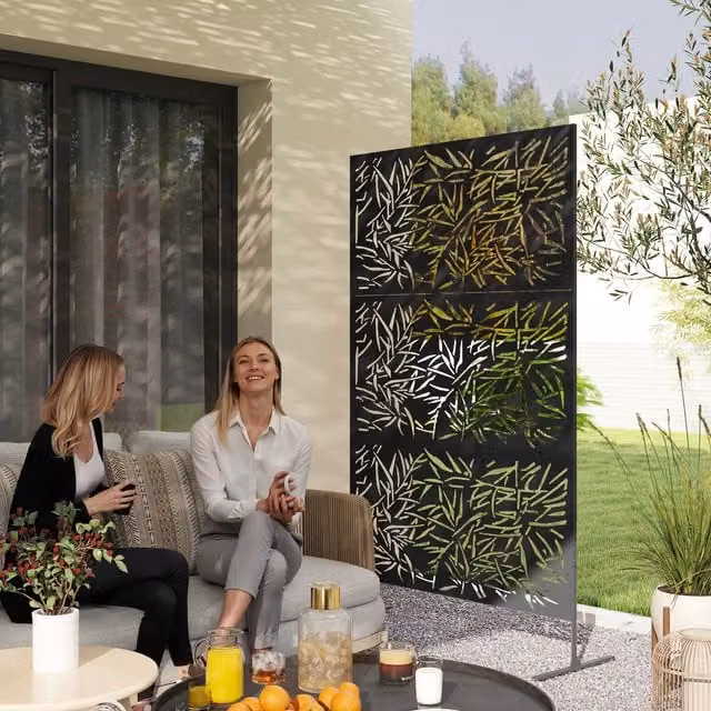 Outsunny Modern Abstract Black Lacquered Steel Freestanding Garden Partition Screen