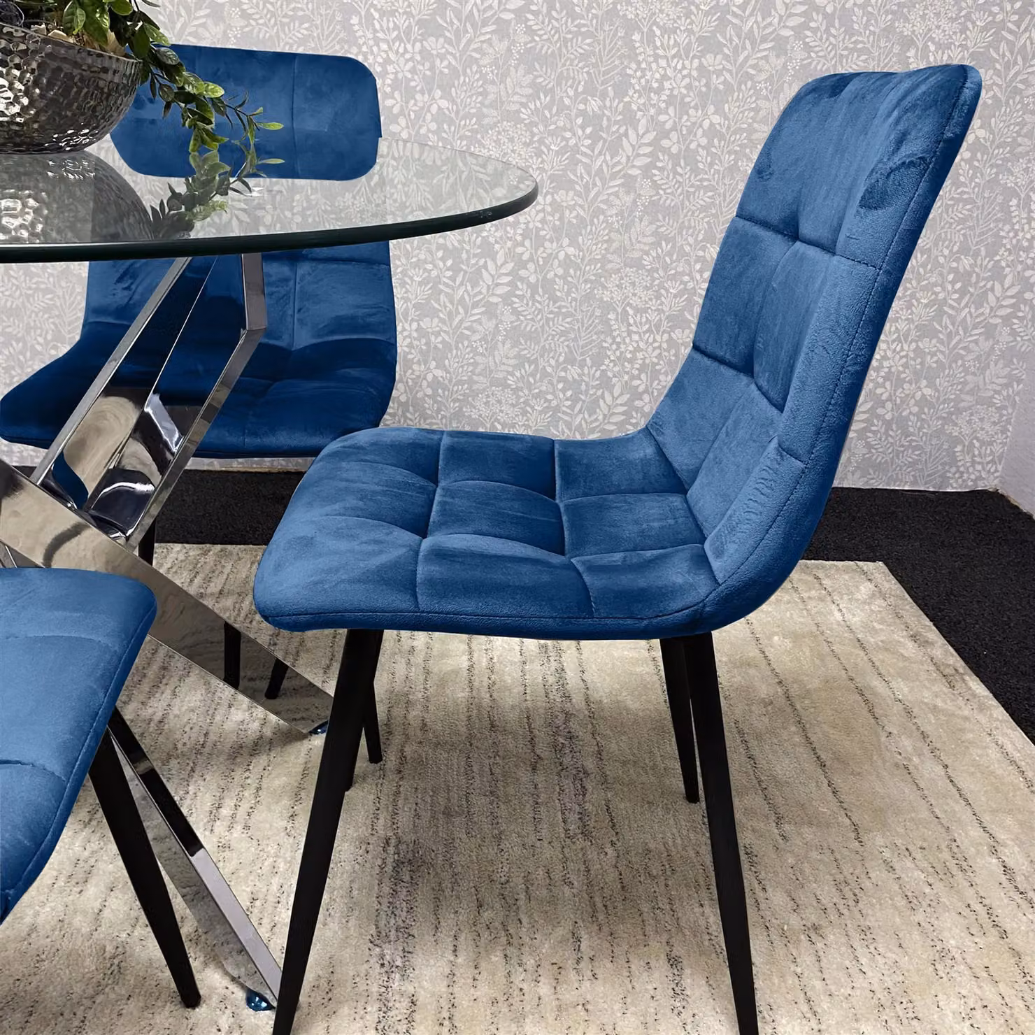 KOSY KOALA Round Glass Dining Table and 4 Blue Velvet Chairs Set in Brown – 3