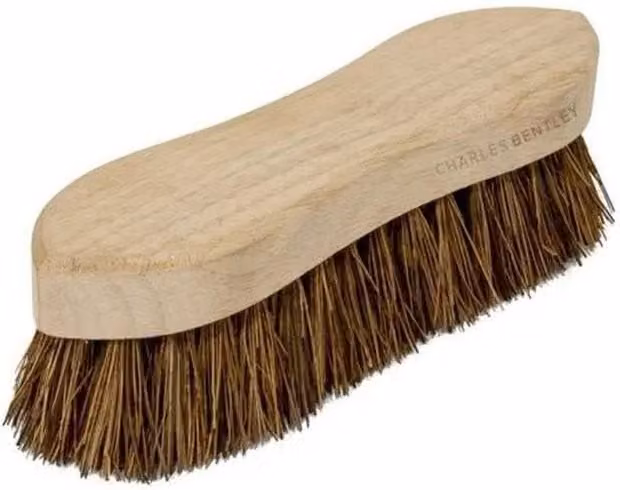 Bentley Brown Wood Scrubbing Brush with Natural Fibres – 1