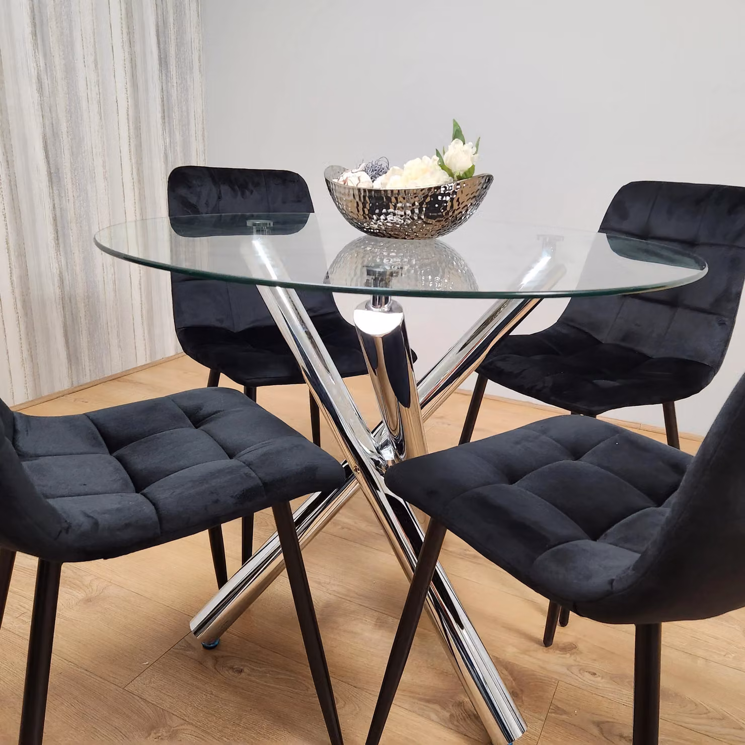 Kosy Koala Round Chrome Metal and Clear Glass Dining Table with 4 Black Tufted Velvet Chairs Kitchen Dining Set, Diameter: 90 cm, Height: 75 cm – 2