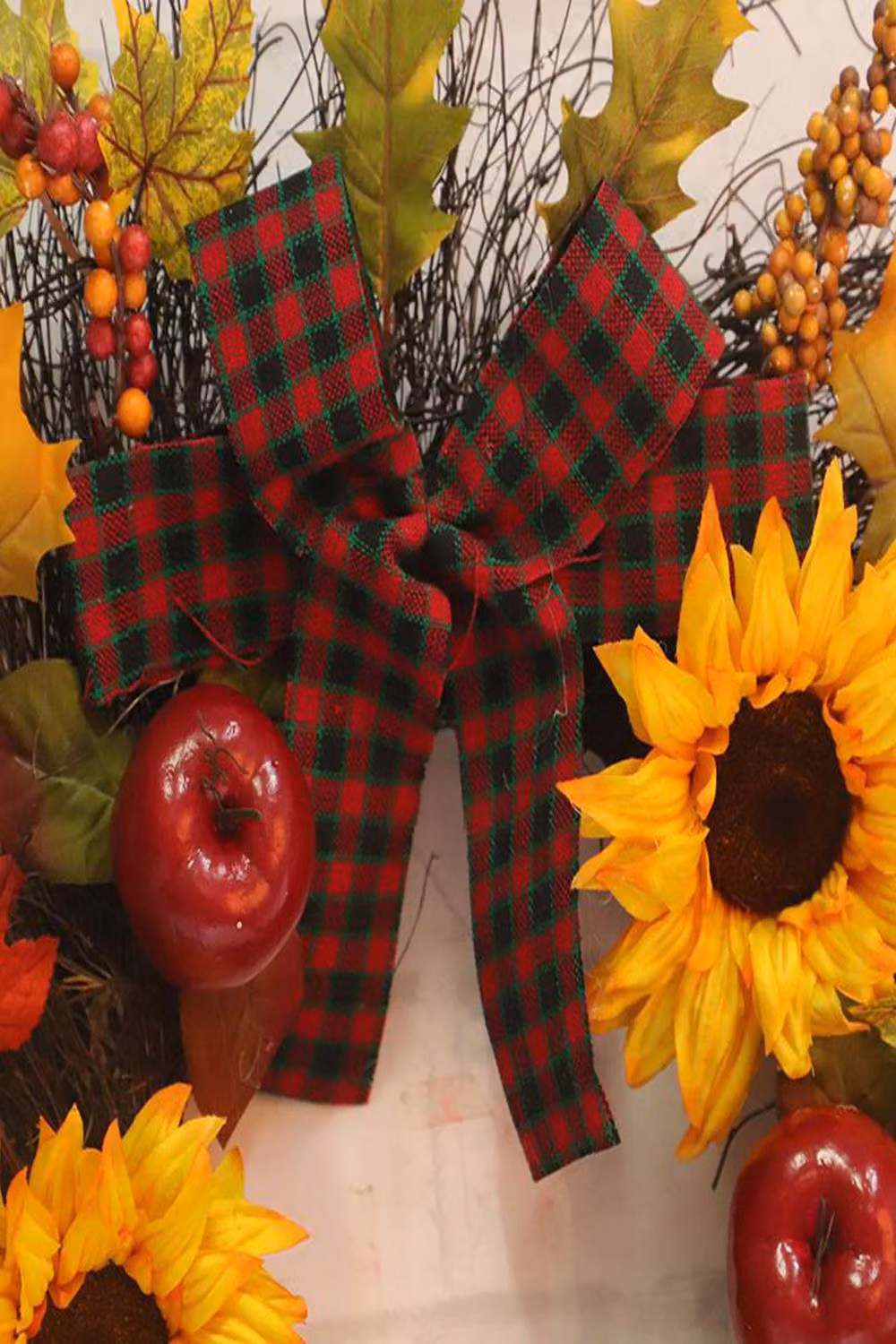 Garden Sanctuary Prelit Autumn Wreath with Artificial Maple Leaves and Sunflowers in Orange – 6