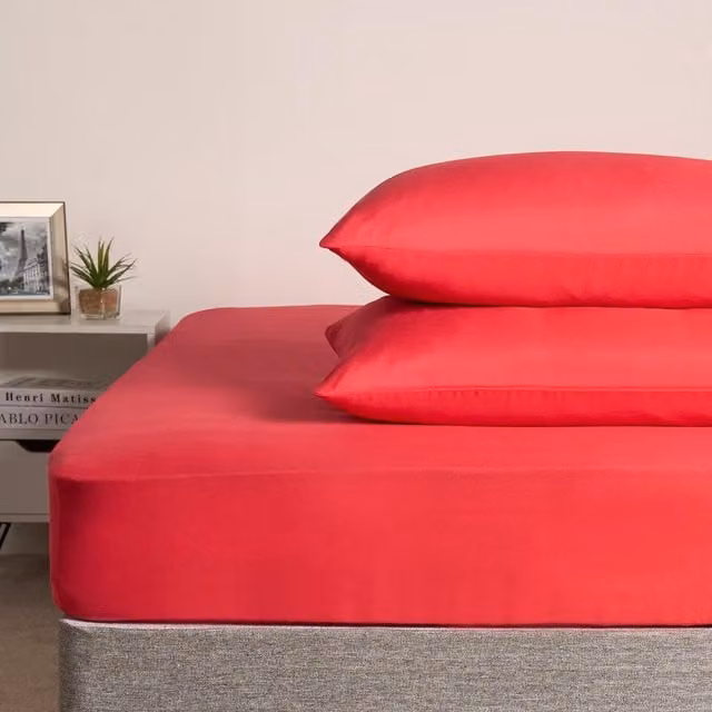 Brentfords Pair of Plain Red Polyester Housewife Pillowcases with Envelope Closure