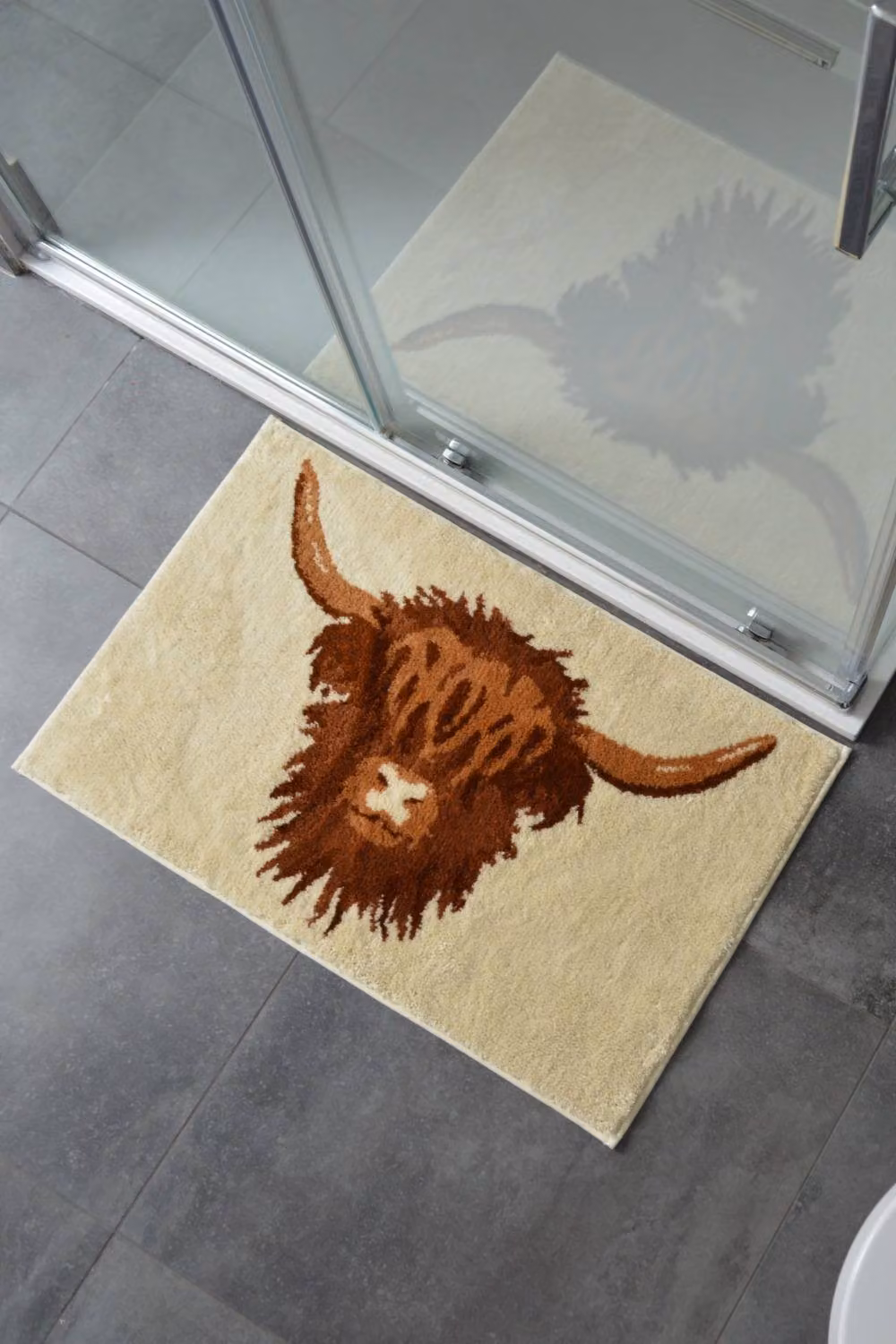 Allure Bath Fashions Highland Cow Microfibre Bath Mat in Beige and Brown, W/D/H: 80 x 50 x 1 cm – 2