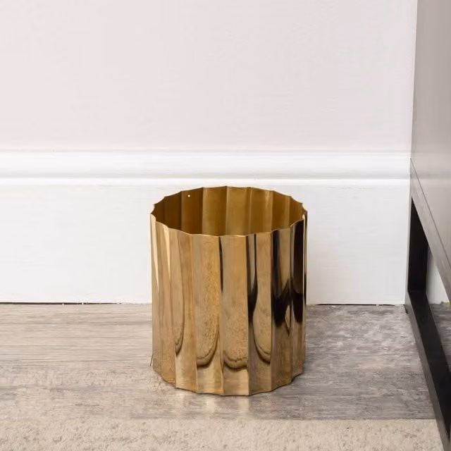 Melody Maison Medium Shiny Gold Metal Fluted Planter or Waste Bin