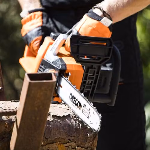 Yard Force 40V Cordless Chainsaw in Orange with 35cm Bar and 2x20V 4.0Ah Rechargeable Batteries – 3