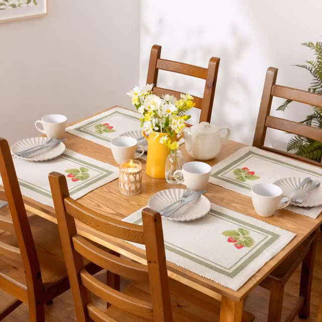 Evans Lichfield Strawberry Set of 4 Indoor Outdoor Placemats, Green, W: 46 cm, D: 36 cm – 3