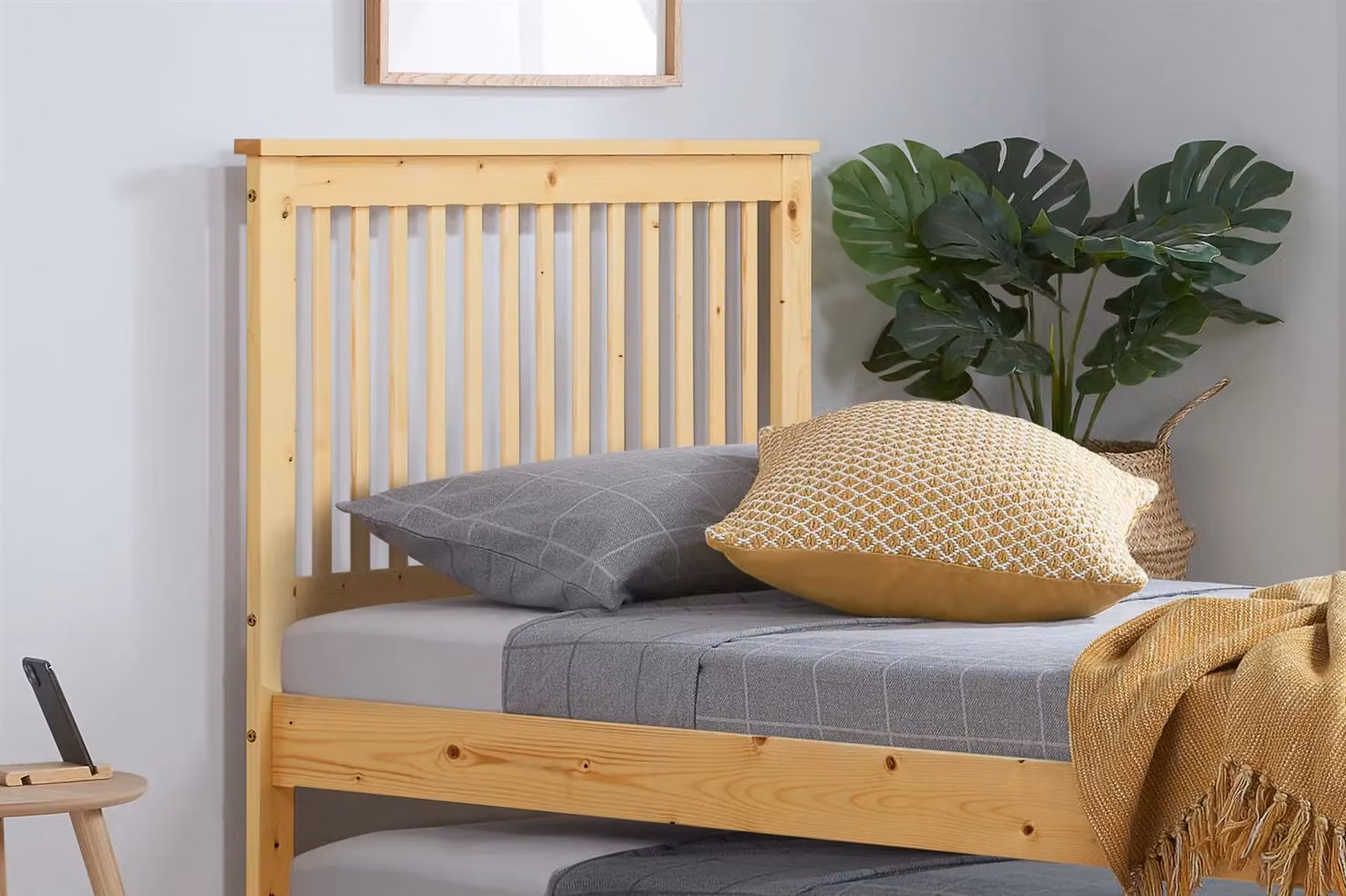 Birlea Buxton Single Guest Bed in Brown Solid Pine W/D/H: 90 x 190 cm – 2