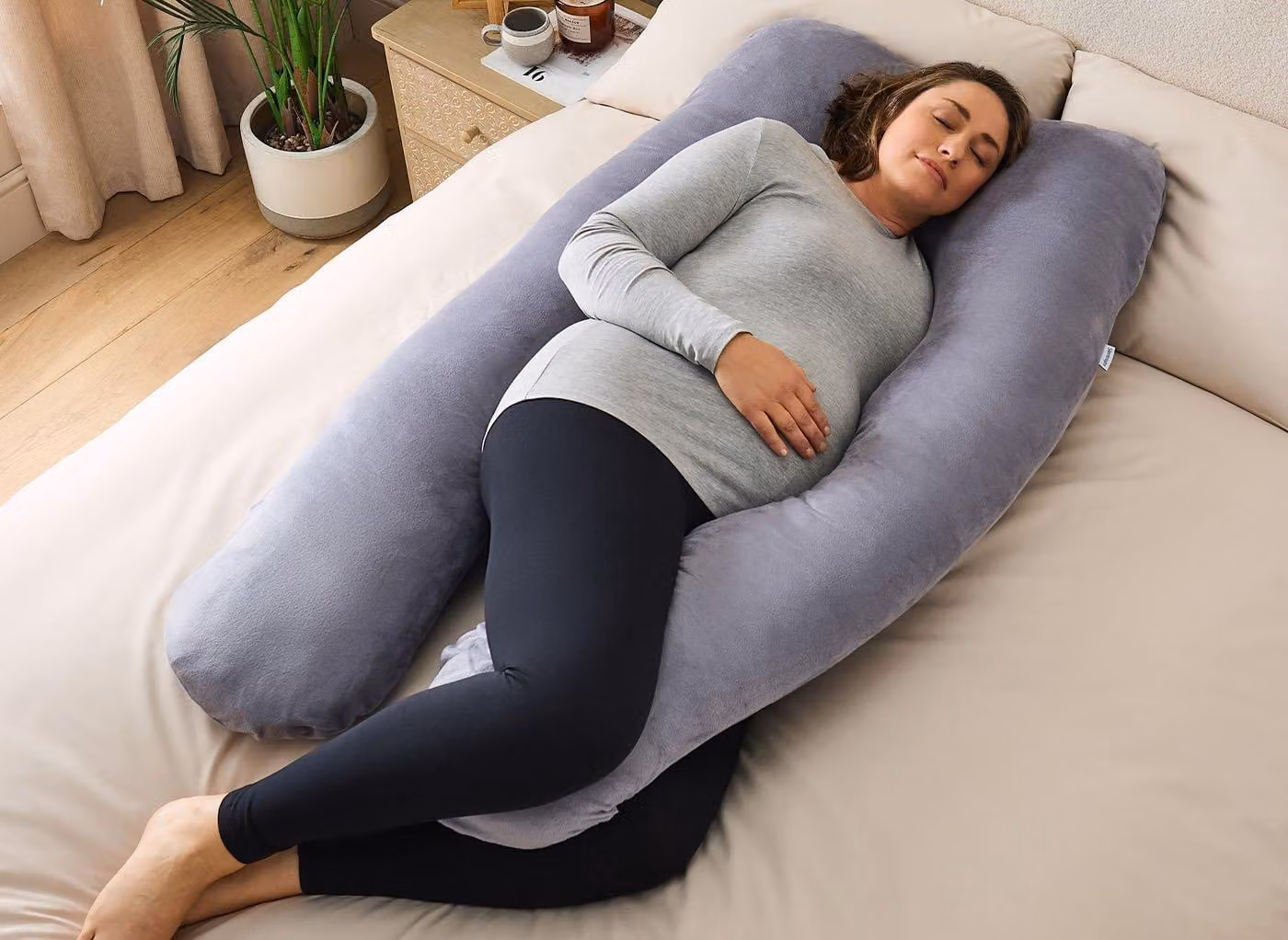 Silentnight Pregnancy Body Pillow in Grey Velvet