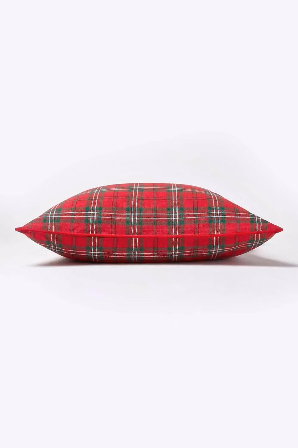 Homescapes Edward Tartan Check Cotton Cushion Cover in Red and Green, W/D/H: 60 x 60 x 0 cm – 2