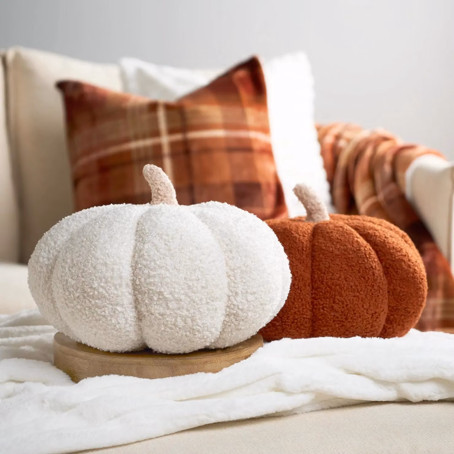 OHS Pumpkin Cushion in Cream Boucle Fabric, W/D/H: 25 x 25 x 25 cm – 4