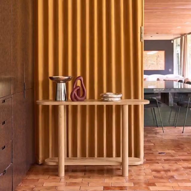 sweeek Oval Acacia Wood Console Table with 2 Levels in Beige, W: 120 cm, D: 30 cm, H: 75 cm