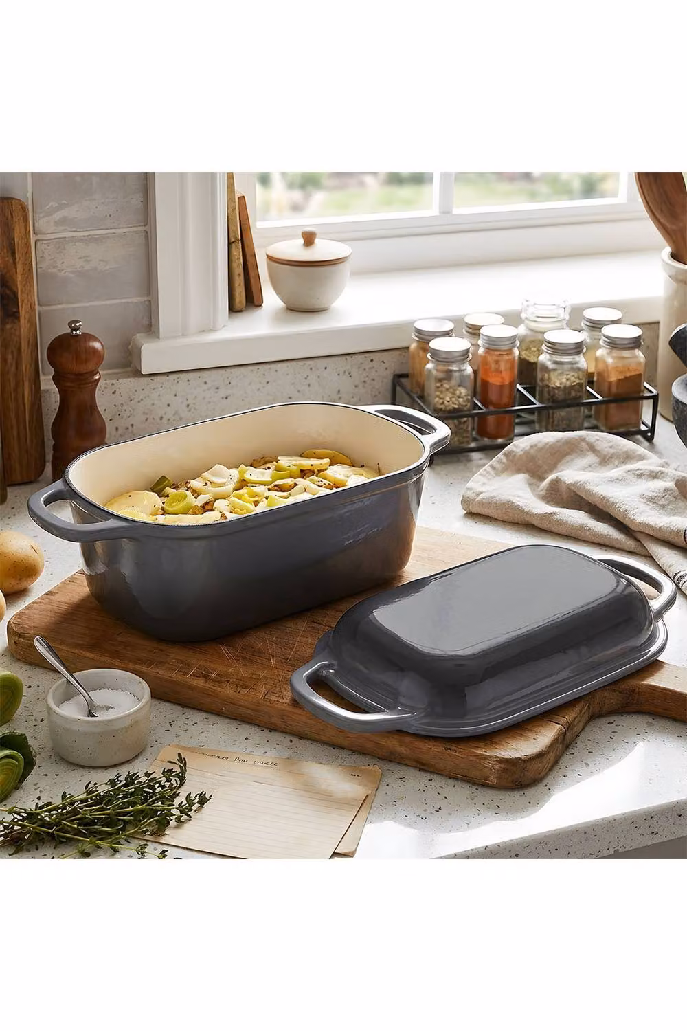 Living and Home 2-Piece Enamelled Cast Iron Loaf Pan and Frying Pan Set with Lid, Grey – 2