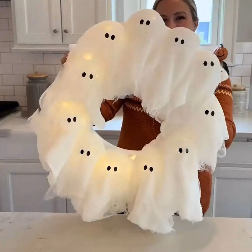 SPETLEK White LED Light Up Ghost Wreath Halloween Hanging Decoration, Diameter: 35 cm – 3