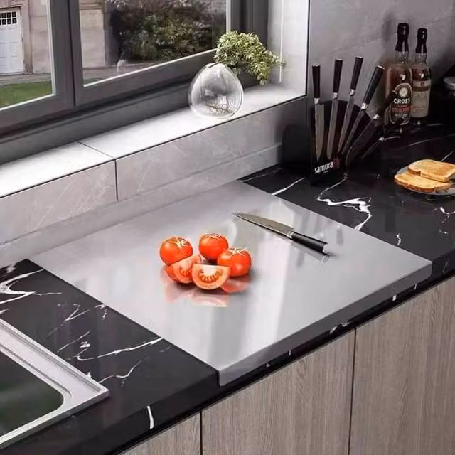 Nordara Rectangular Stainless Steel Cutting Board with Handle in Silver, W: 40 cm