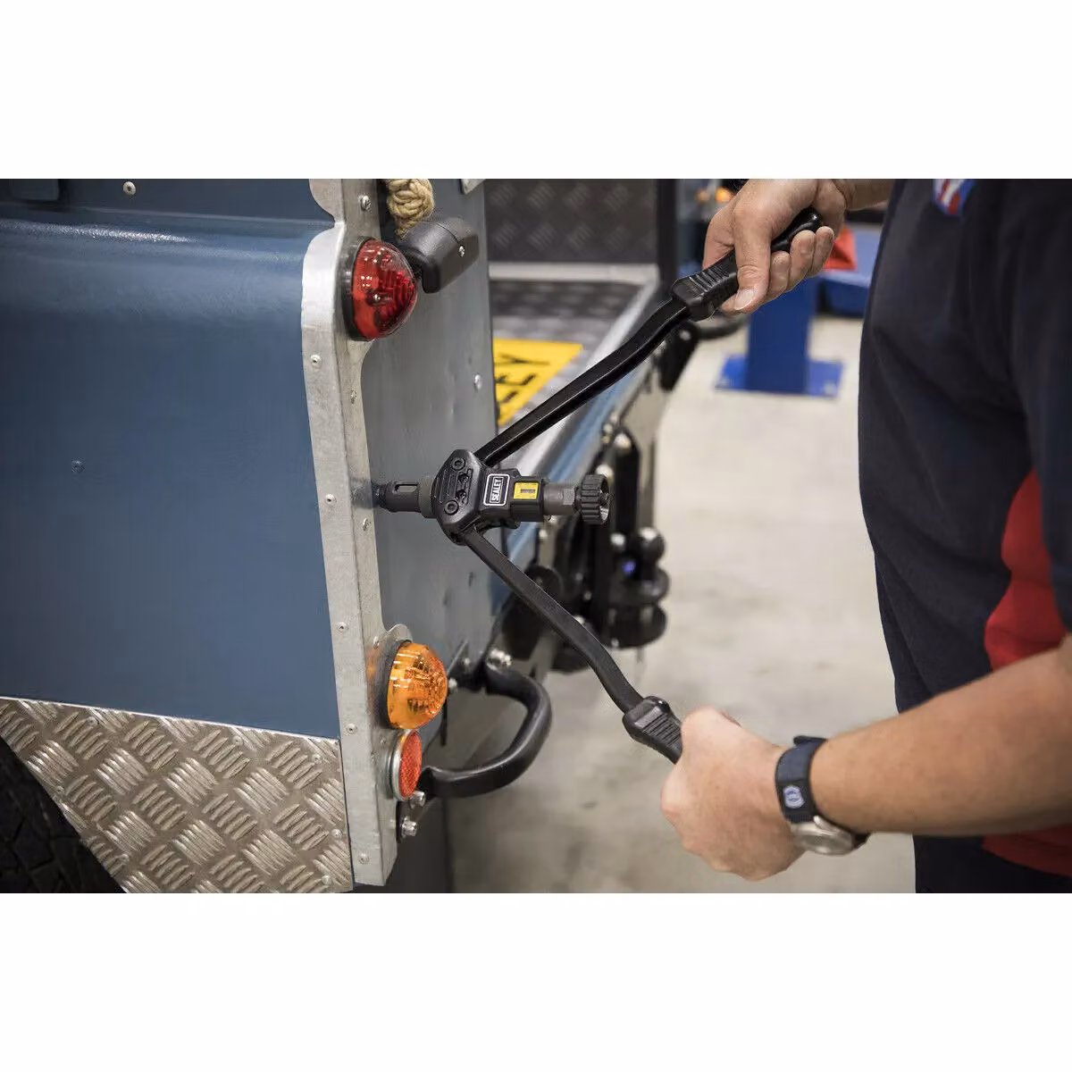 Loops Heavy Duty Long Arm Threaded Nut Riveter with Adjustable Nozzle and 410mm Reach in Black and Multicolour – 2