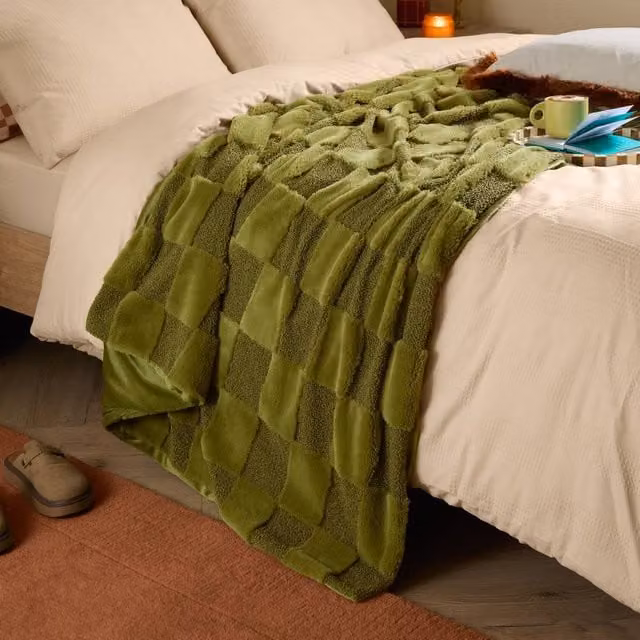 Furn Faux Fur Boucle Checked Throw in Green, W: 140 cm, D: 180 cm