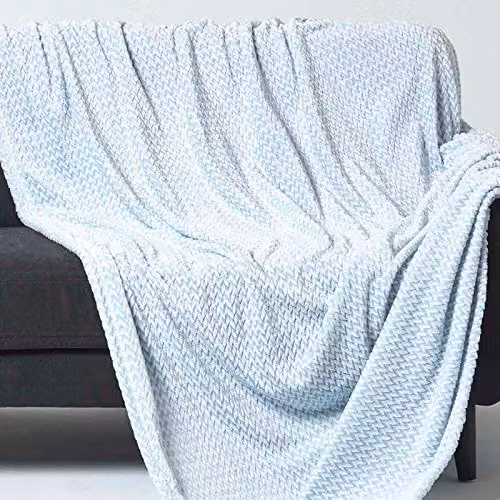 Homescapes Mora Faux Fur Velvet Throw in Blue and Beige, W/D/H: 130 x 160 cm