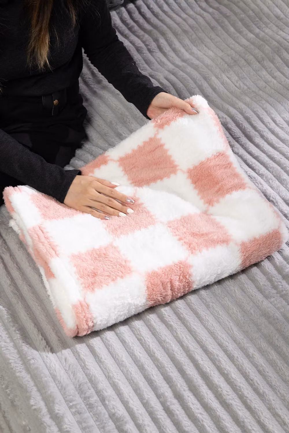 Living and Home Pink Checked Flannel Soft Lightweight Throw Blanket, W: 120 cm, L: 200 cm – 5