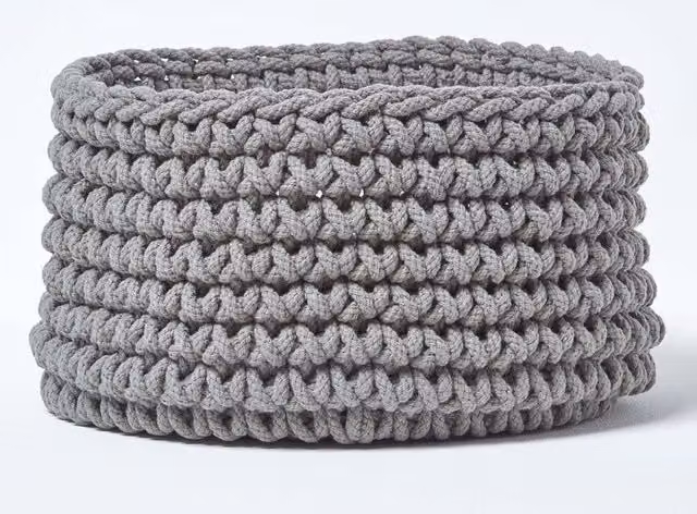 Homescapes Grey Cotton Knitted Round Storage Basket with Handles, W: 37 cm, H: 21 cm – 1