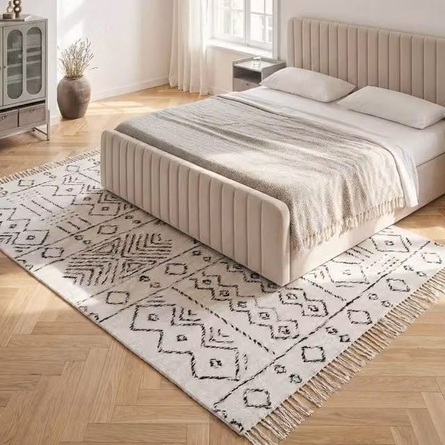 Wyld and Coco Aztec Wool and Cotton Woven Rug in White and Black, W: 140 cm, L: 200 cm – 1