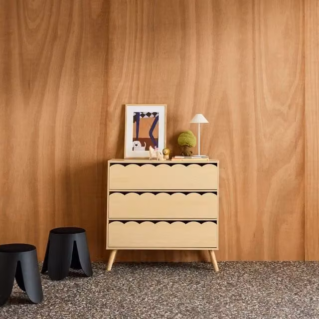 sweeek Scandinavian Wood-effect Childrens 3-Drawer Chest in Brown, W/D/H: 79 x 30 x 80 cm – 1