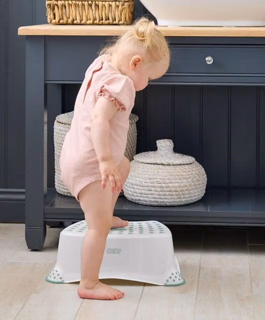 Mamas & Papas Anti Slip Step Up Stool in Green and White with Wood and Rubber Finish