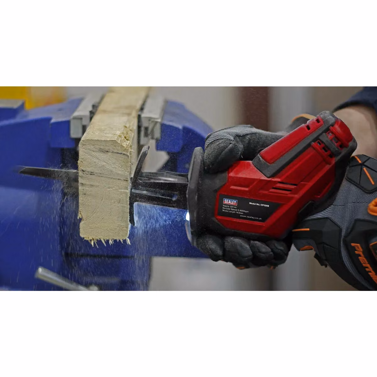 Loops 12 V Cordless Reciprocating Saw in Red and Multicolour, Body Only – 2