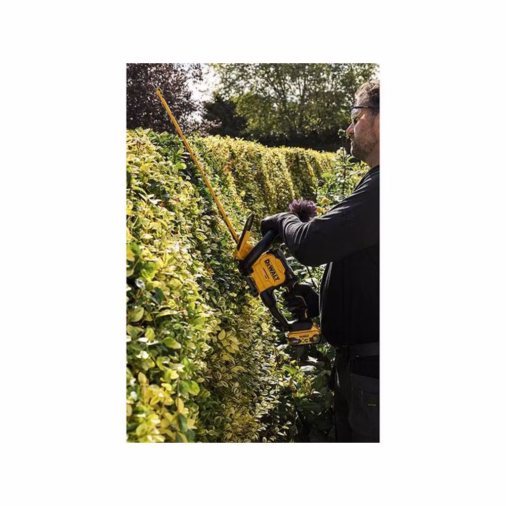 DeWalt XR Reciprocating Hedge Trimmer with 610mm Steel Blade and 5.0Ah Li-Ion Battery, Yellow (DCMHT567P1-GB) – 3