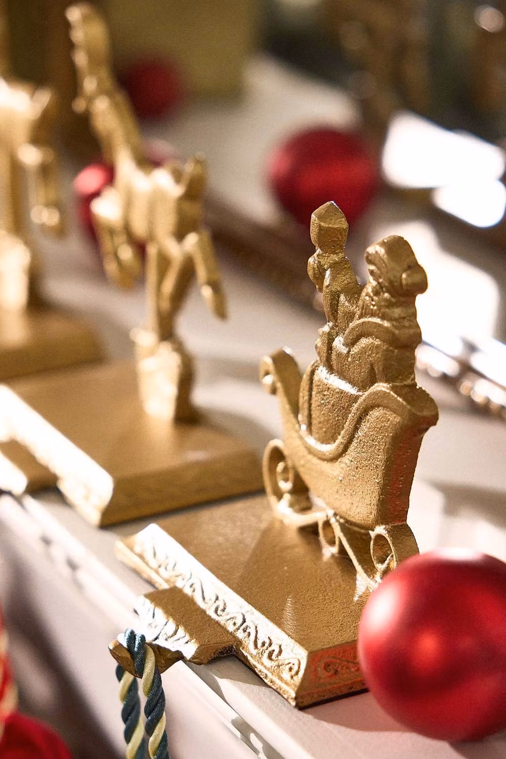 Dibor Set of 4 Gold Santa's Sleigh Christmas Stocking Holders – 3
