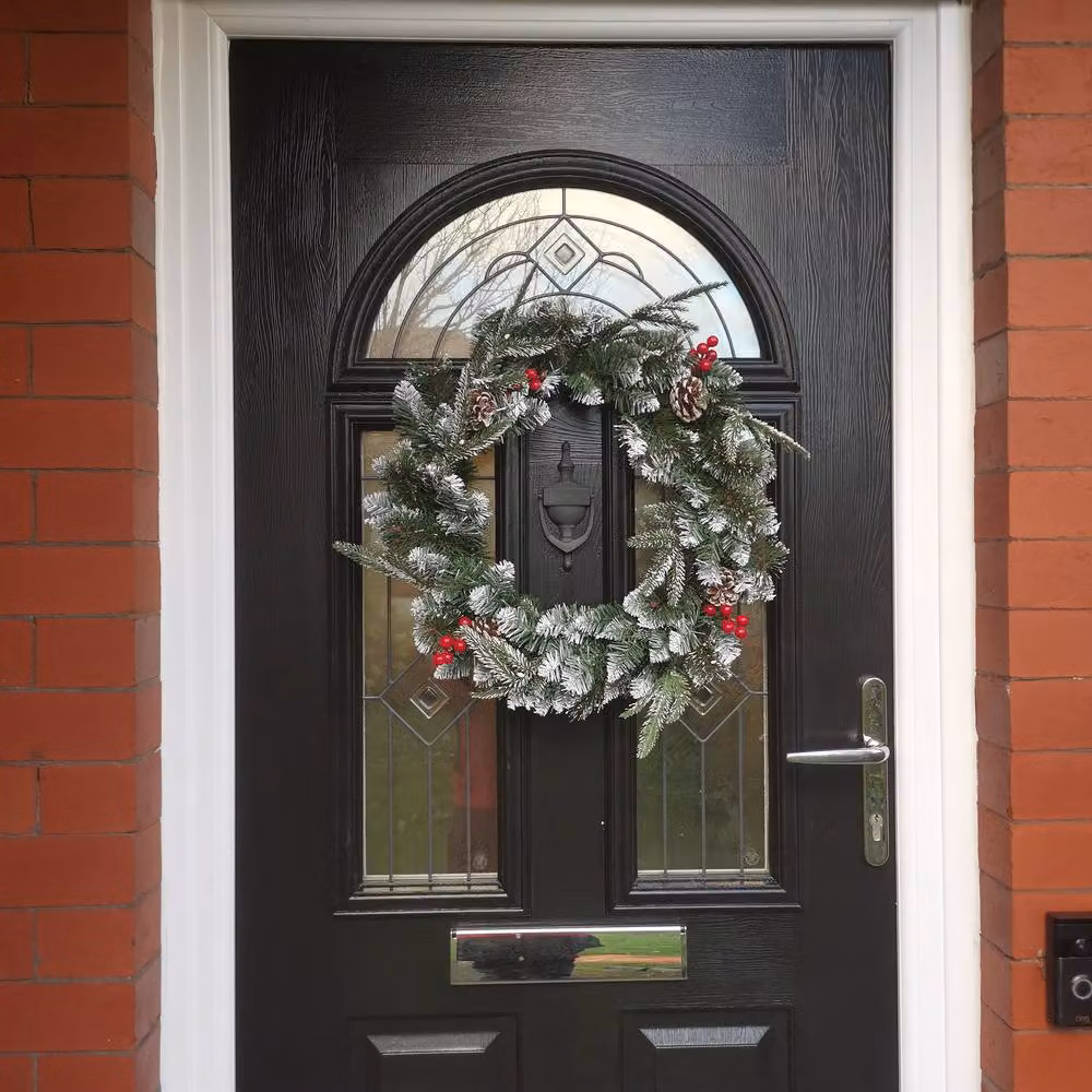 Samuel Alexander Premier New Jersey Christmas Wreath with Snowy Tips, Festive Berries and Cones in Green, Diameter: 50 cm – 3