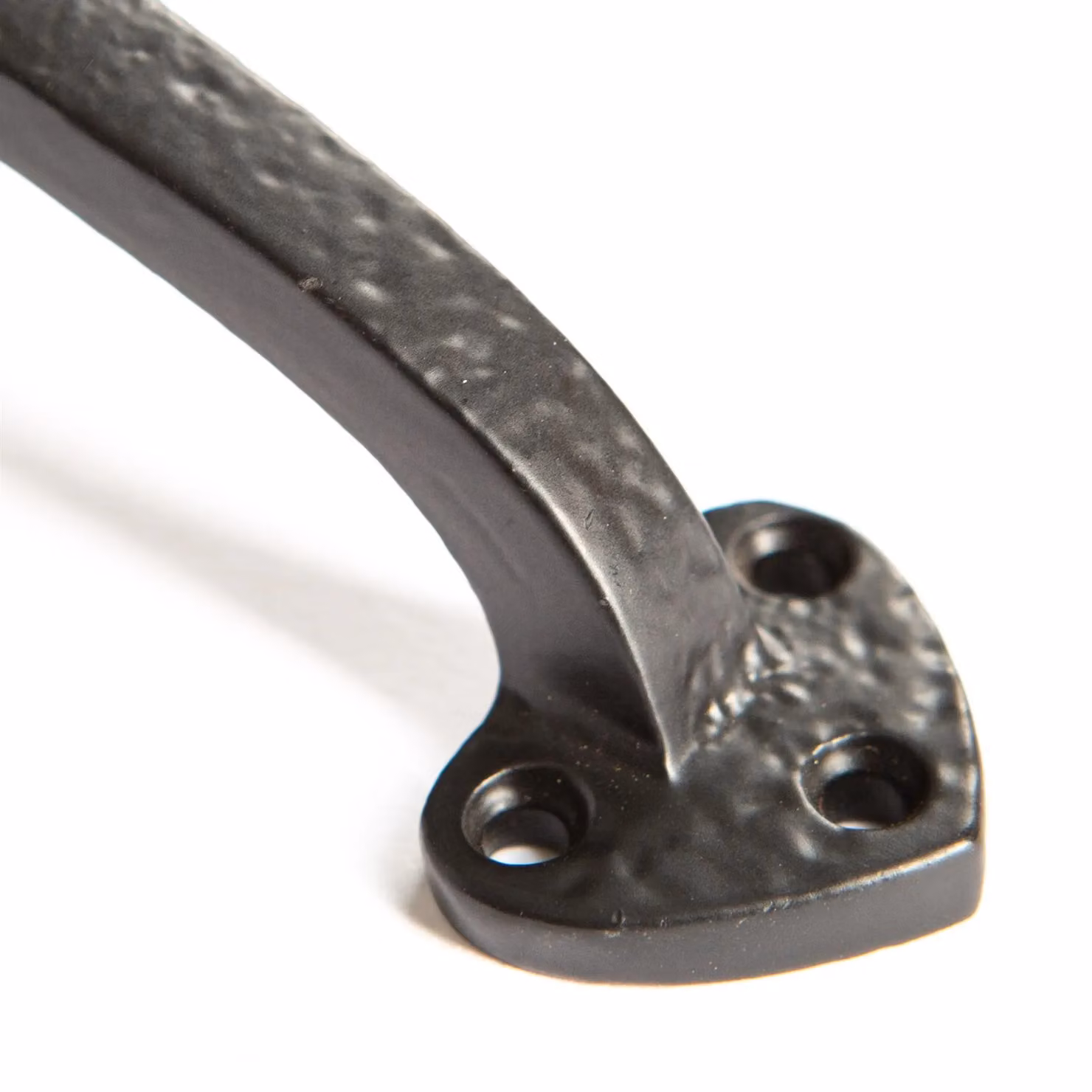 Hammer and Tongs Rustic Arrowhead Iron Door Handle in Matt Black, H: 10 cm, W: 52 cm – 3