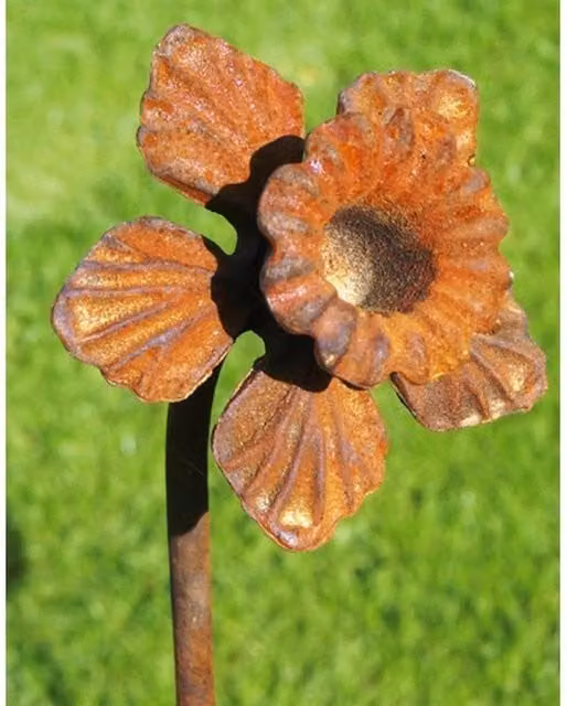 Poppyforge Pack of 3 Daffodil Feature Plant Pins in Brown, Steel, Height: 154.2 cm