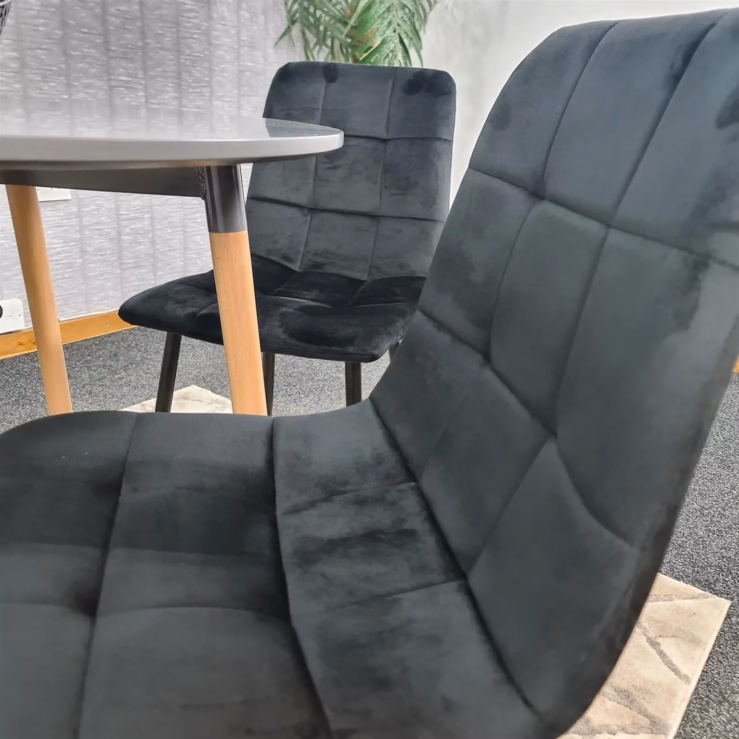 Kosy Koala Modern Round Grey Dining Table and 4 Black Velvet Chairs – 6
