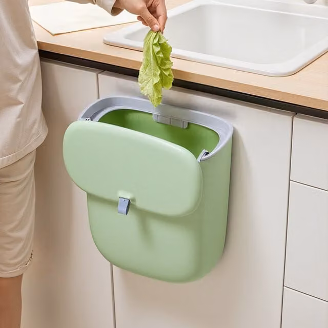 Livingandhome 12L Hanging Wall Mounted Plastic Trash Bin with Flip Lid, Green