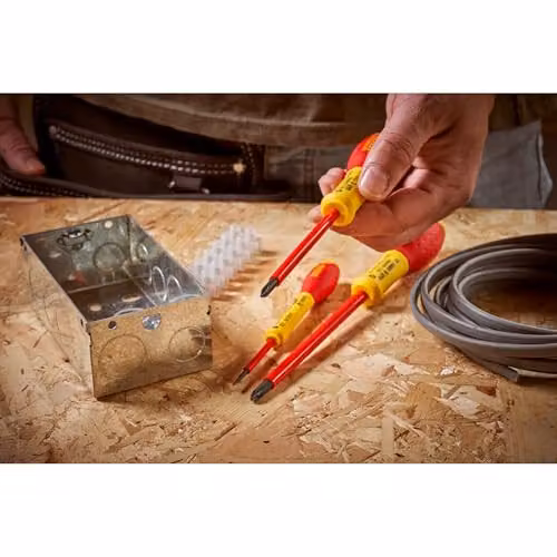 Stanley FatMax VDE Insulated Phillips Screwdriver PH0 x 75mm in Red and Yellow – 3