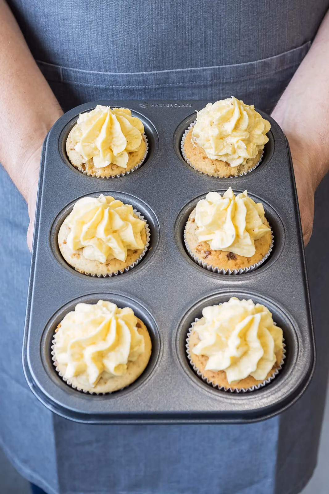 MasterClass Non-Stick 6 Hole Carbon Steel Muffin Tray in Silver – 4