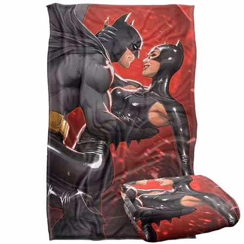 Warner Bros. Batman Catwoman Embrace Super Soft Fleece Throw Blanket, Multicolour, W: 91.44 cm, L: 147 cm – 1