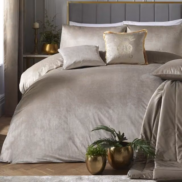 Laurence Llewelyn-Bowen Montrose Luxury Velvet and Linen Jacquard Duvet Cover Set in Beige, W/D/H: 260 x 220 cm – 1