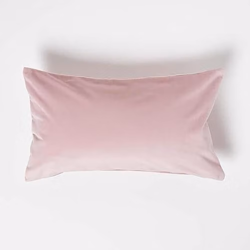 Homescapes Pink Velvet Rectangular Scatter Cushion with Microfibre Insert W: 50 cm, H: 30 cm