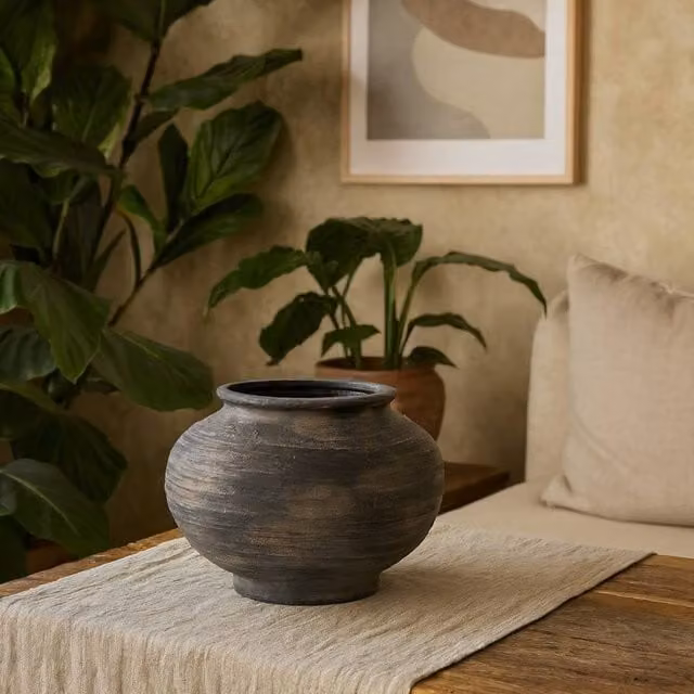 Wyld Haus Bramble Dark Aged Squat Layered Ceramic Vase in Black – 1
