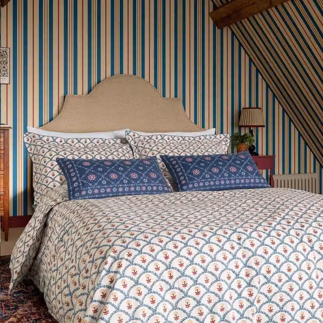 Joules Blue Floral Cotton Percale Reversible Super Kingsize Duvet Cover and Pillowcase Set, W: 200 cm x L: 200 cm – 1