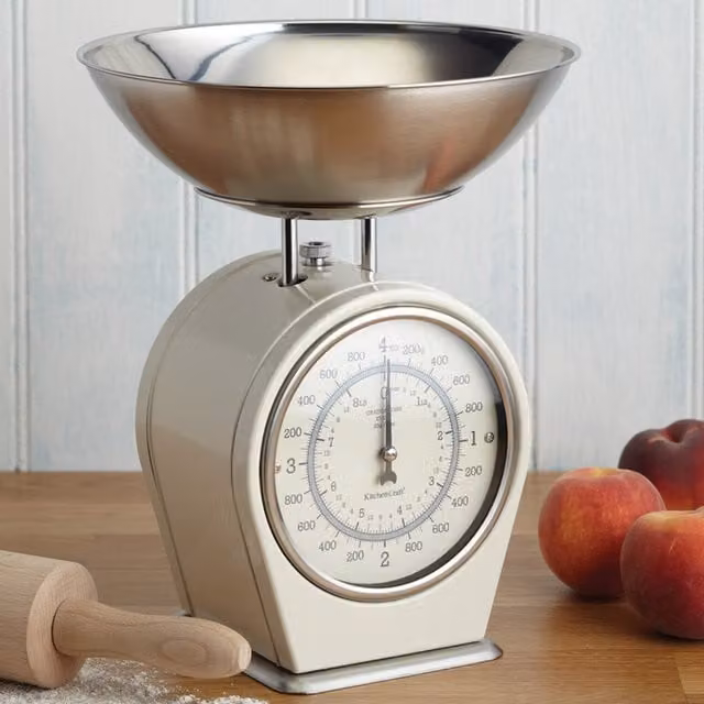 KitchenCraft Living Nostalgia Manual Mechanical Kitchen Scales with Analog Display, 4kg, Cream