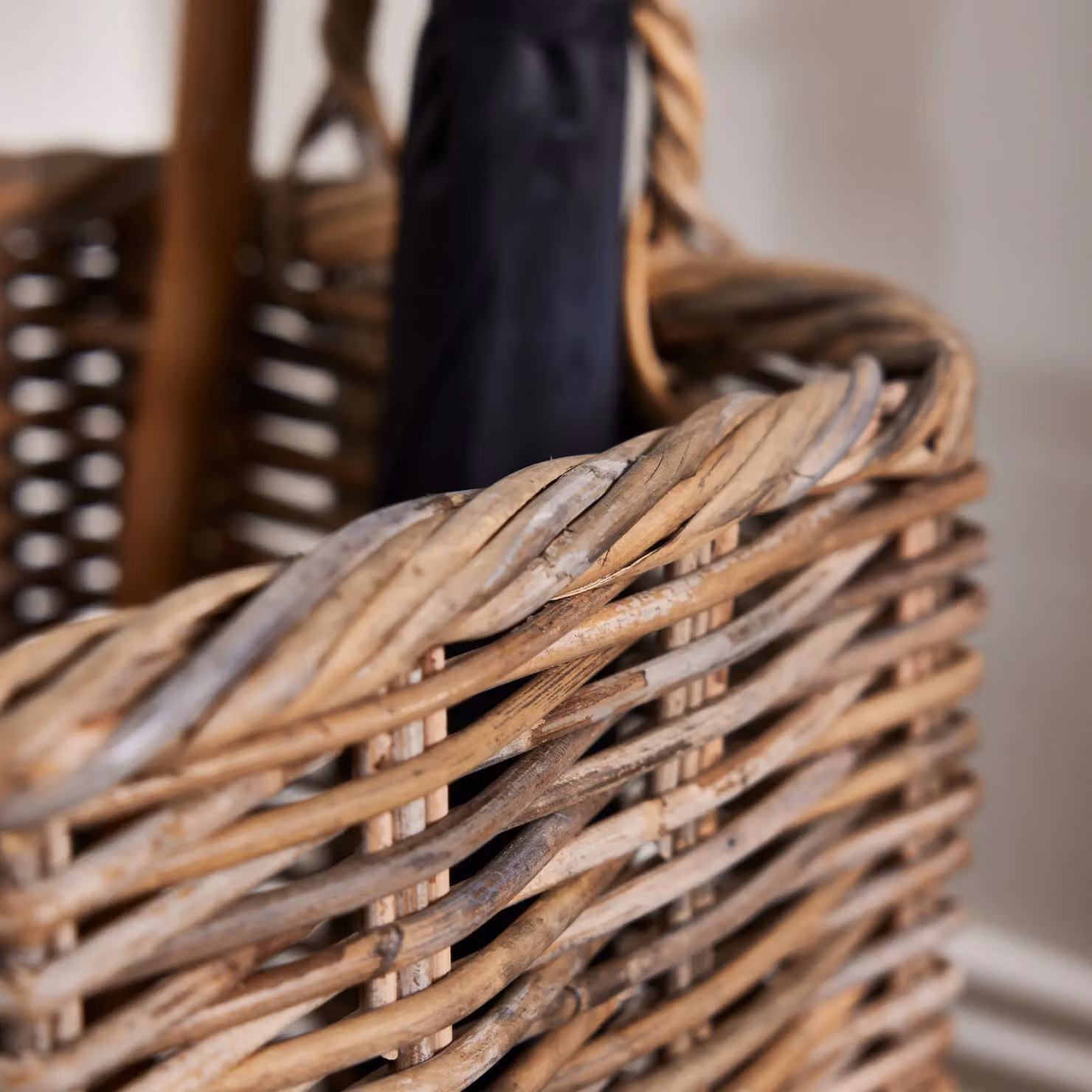 Dibor Traditional Style Willow Wicker Umbrella Stand in Beige – 4
