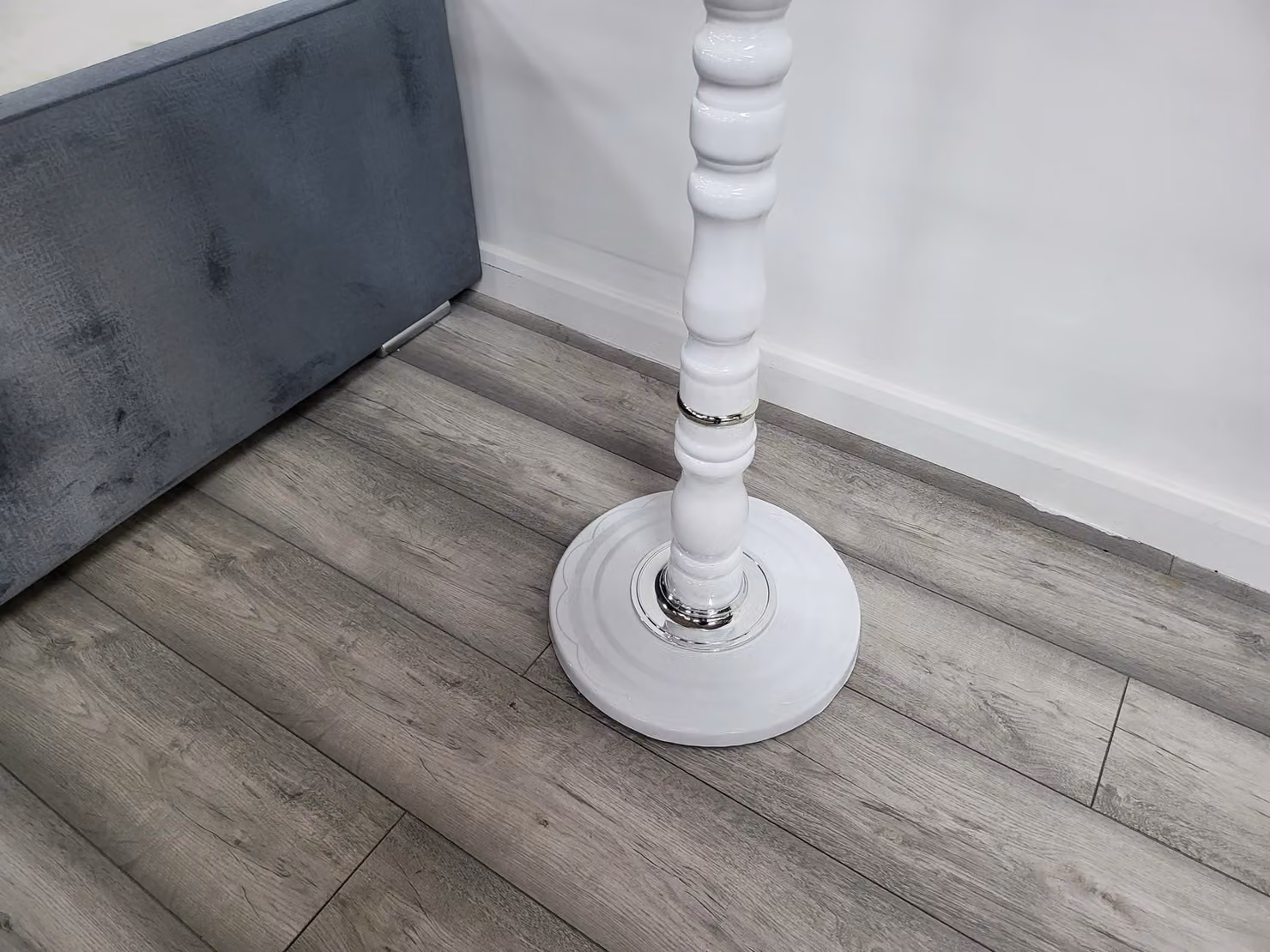 Modernique Vintage Style White Metal Post Tree Coat Stand, H 198 cm x W 40 cm x D 40 cm – 2