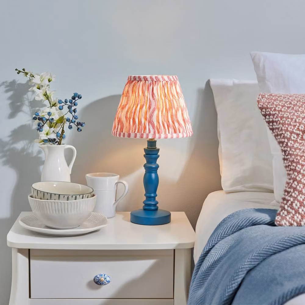 Netlighting Bibury Blue Table Lamp with Pink Fabric Ripple Shade and Brass Base, B22, Shade Diameter: 20 cm – 2