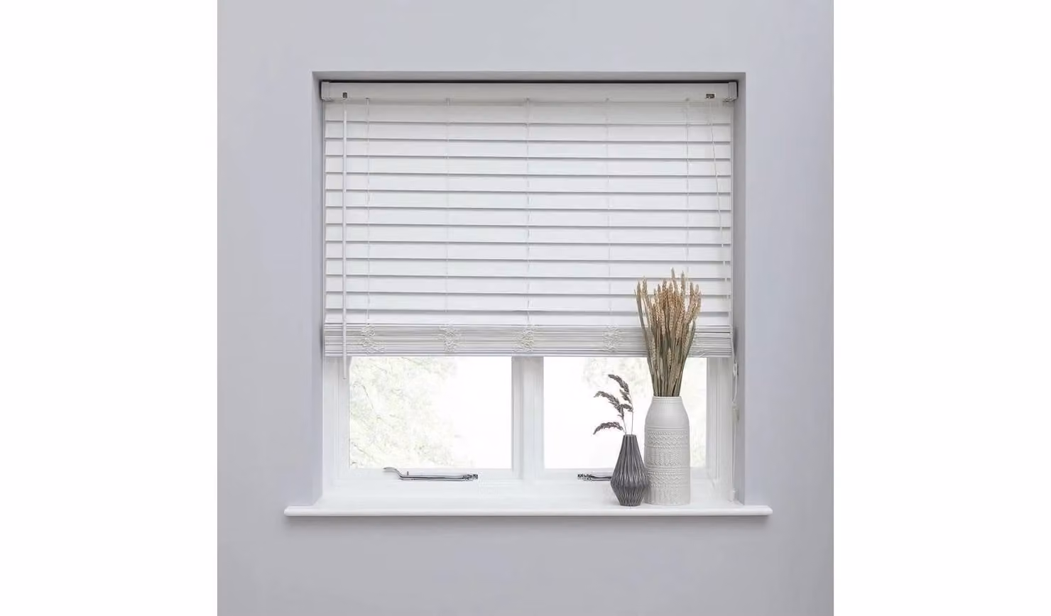 Cheap Furniture Warehouse White Faux Wood 25mm Slat Venetian Blind W: 180 cm, H: 160 cm