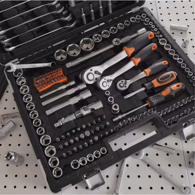 VonHaus 215 Piece Chrome Vanadium Steel Socket Set with Carry Case in Black