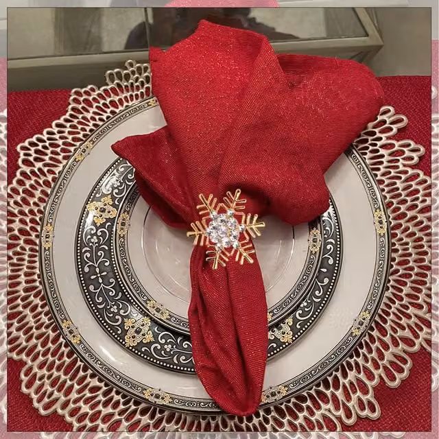 Trimming Shop Gold Metal Snowflake Design Napkin Rings for Christmas Tabletop Decor