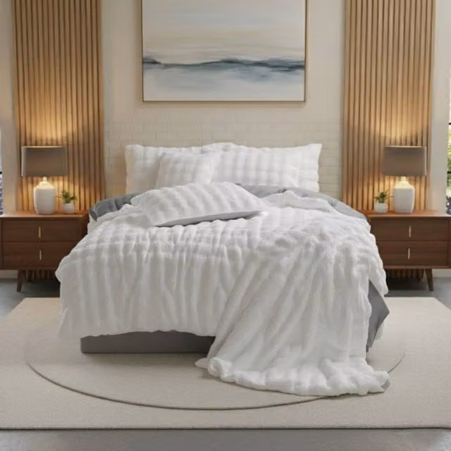 Snug City Rabbit Faux Fur Teddy Duvet Cover and Pillowcase Set in White, Single (90 x 200 cm)