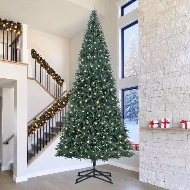 Berkfield Home Pre-lit Artificial Christmas Tree in Green with Stand